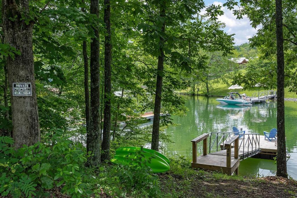 Rustic Cabin, Dock, Firepit, Kayaks & Games Winchester Экстерьер фото